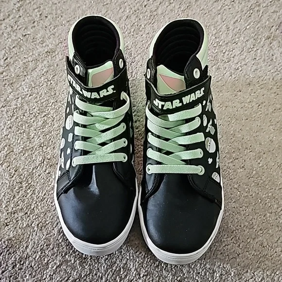 Star Wars Baby Yoda Sneakers - Picture 3 of 6
